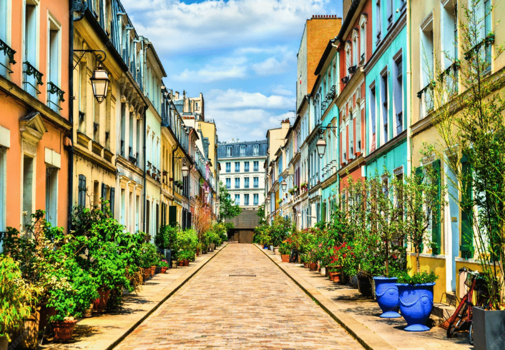 Pastel houses on Rue Crémieux, a colorful Paris photo spot